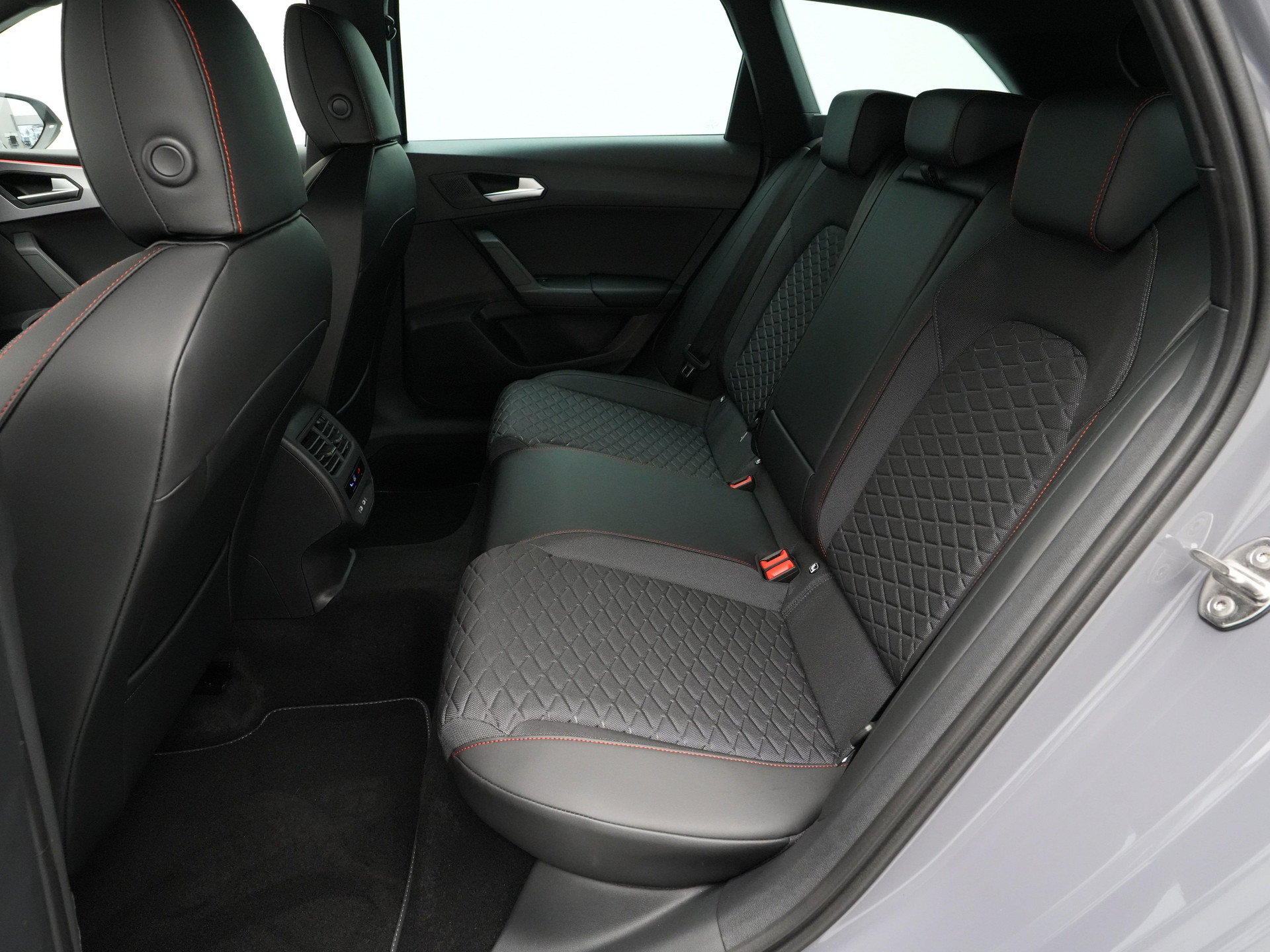SEAT - Leon Sportstourer 1.5 TSI eHybrid 204 6DSG FR PHEV First Edition - 2024