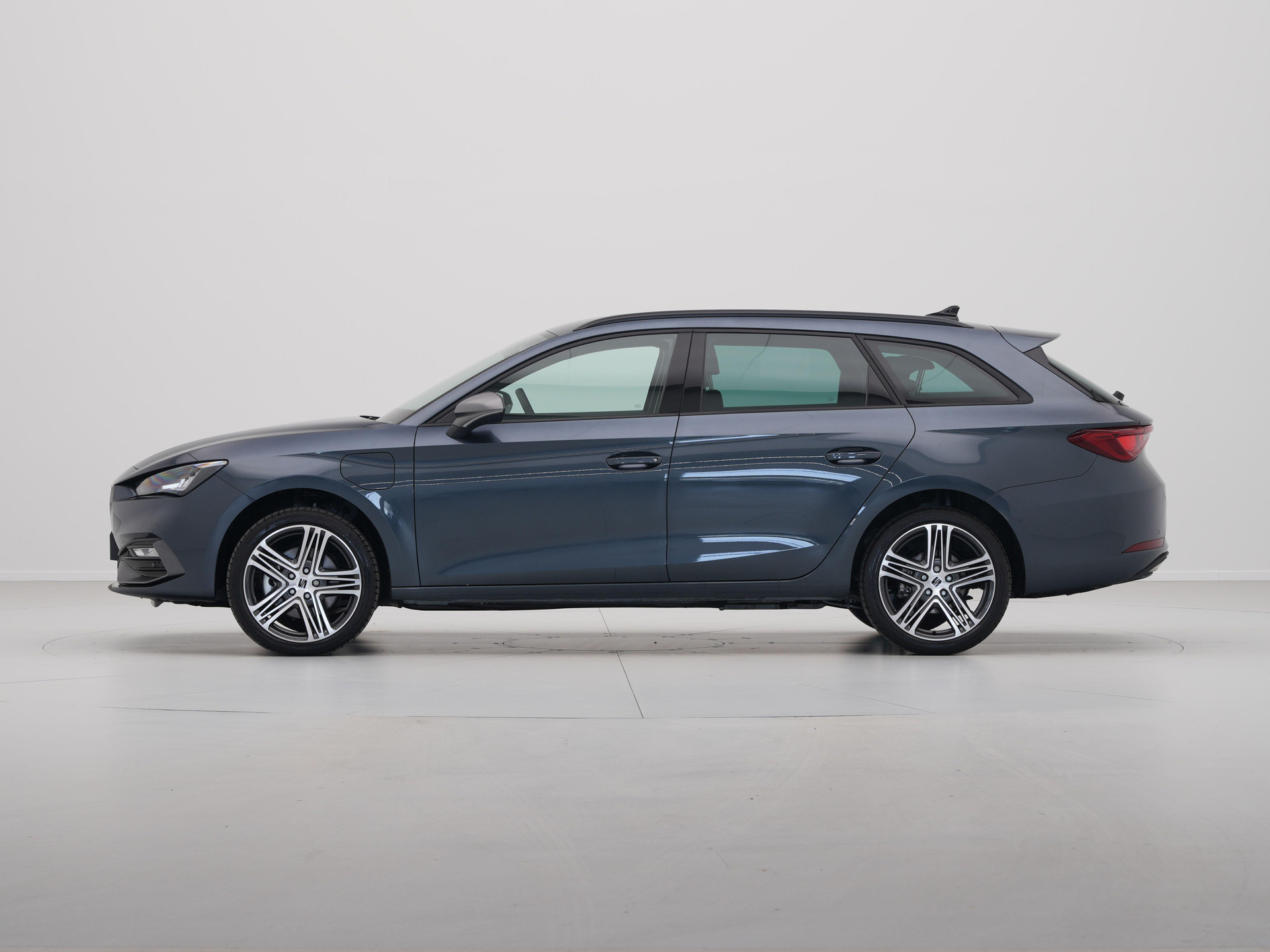 SEAT - Leon Sportstourer 1.5 TSI eHybrid 204 6DSG FR PHEV First Edition - 2024