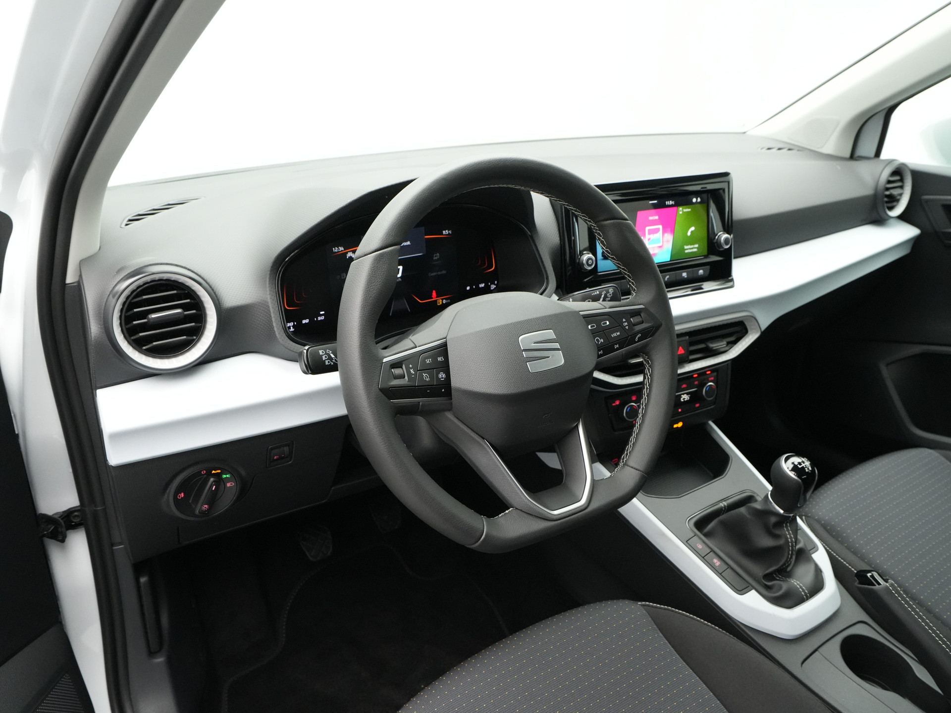SEAT - Arona 1.0 EcoTSI 95 5MT Style - 2025