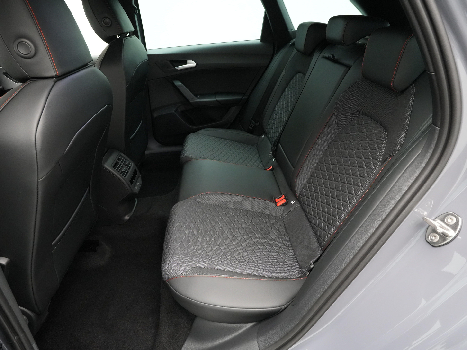 SEAT - Leon Sportstourer 1.5 TSI eHybrid 204 6DSG FR PHEV First Edition - 2025