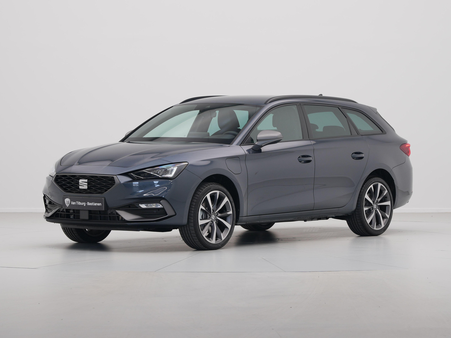 SEAT - Leon Sportstourer 1.5 TSI eHybrid 204 6DSG FR PHEV First Edition - 2025