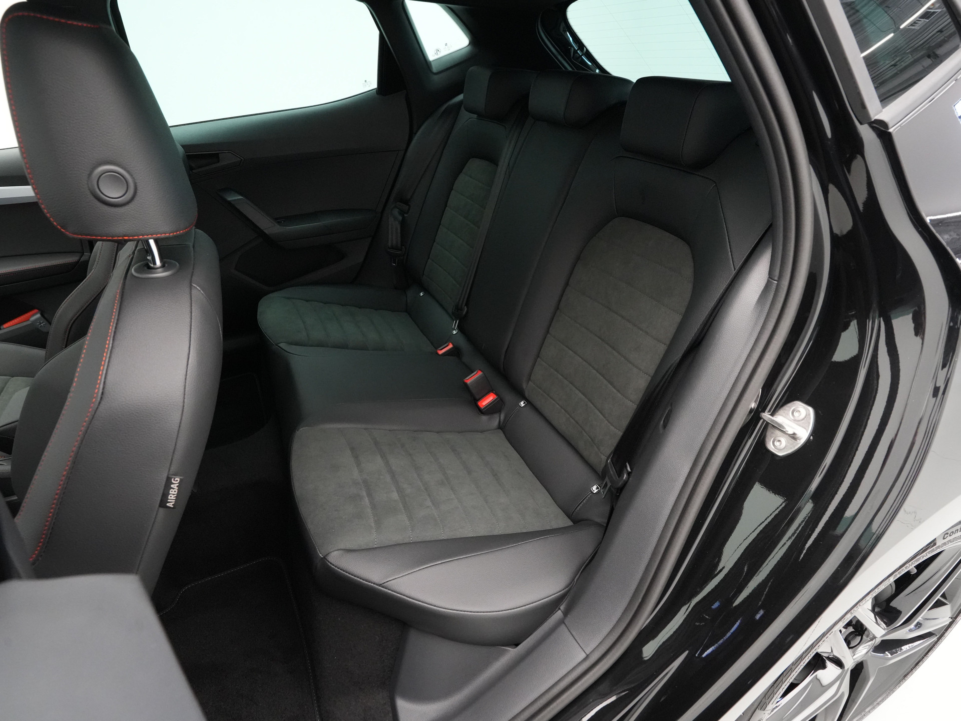 SEAT - Ibiza FR Business Connect - 2025