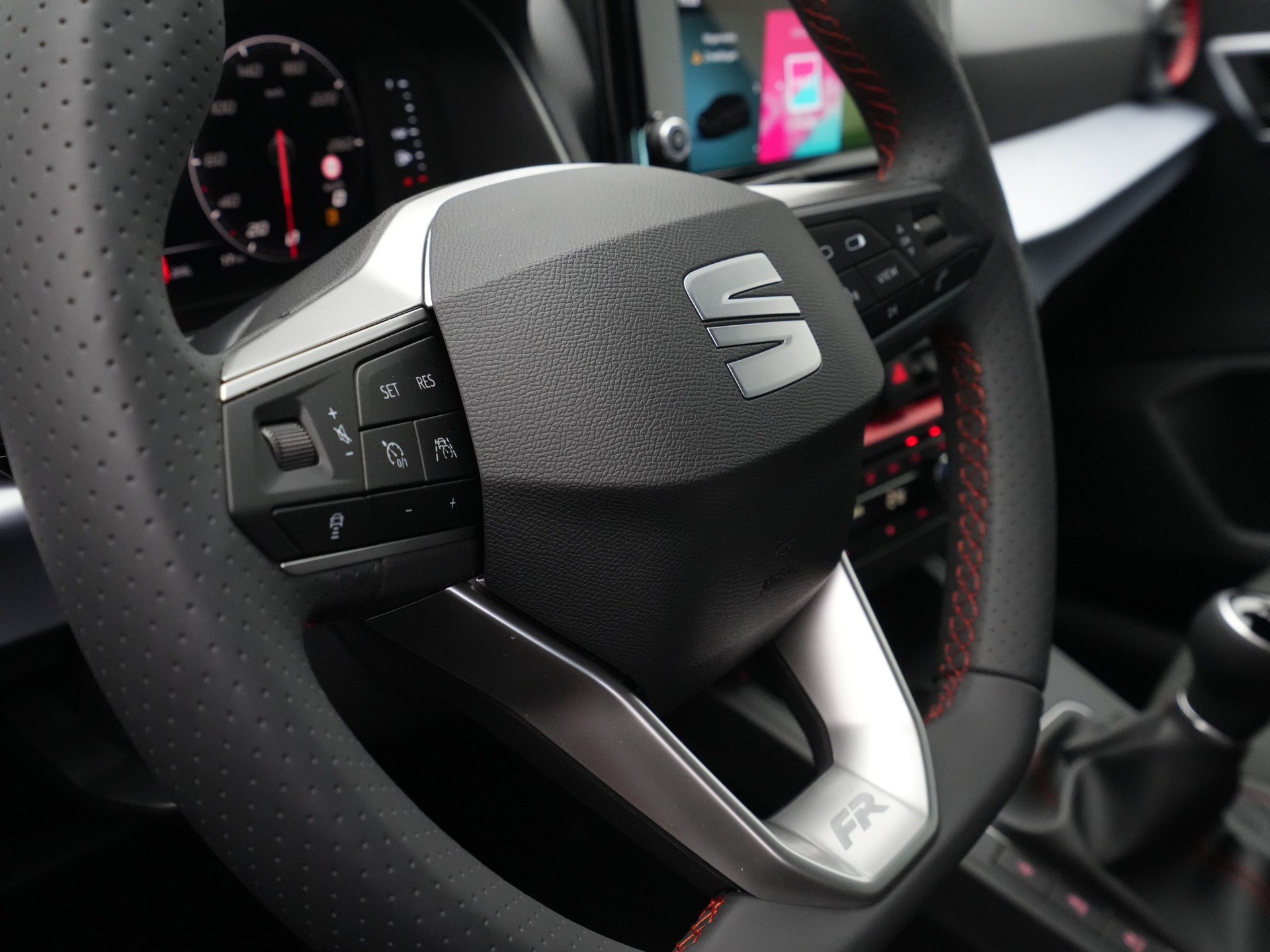 SEAT - Ibiza FR Business Connect - 2025