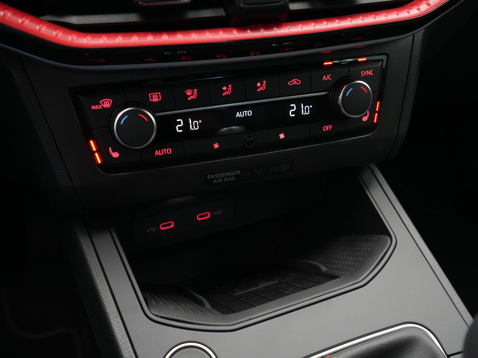 SEAT - Ibiza FR Business Connect - 2025