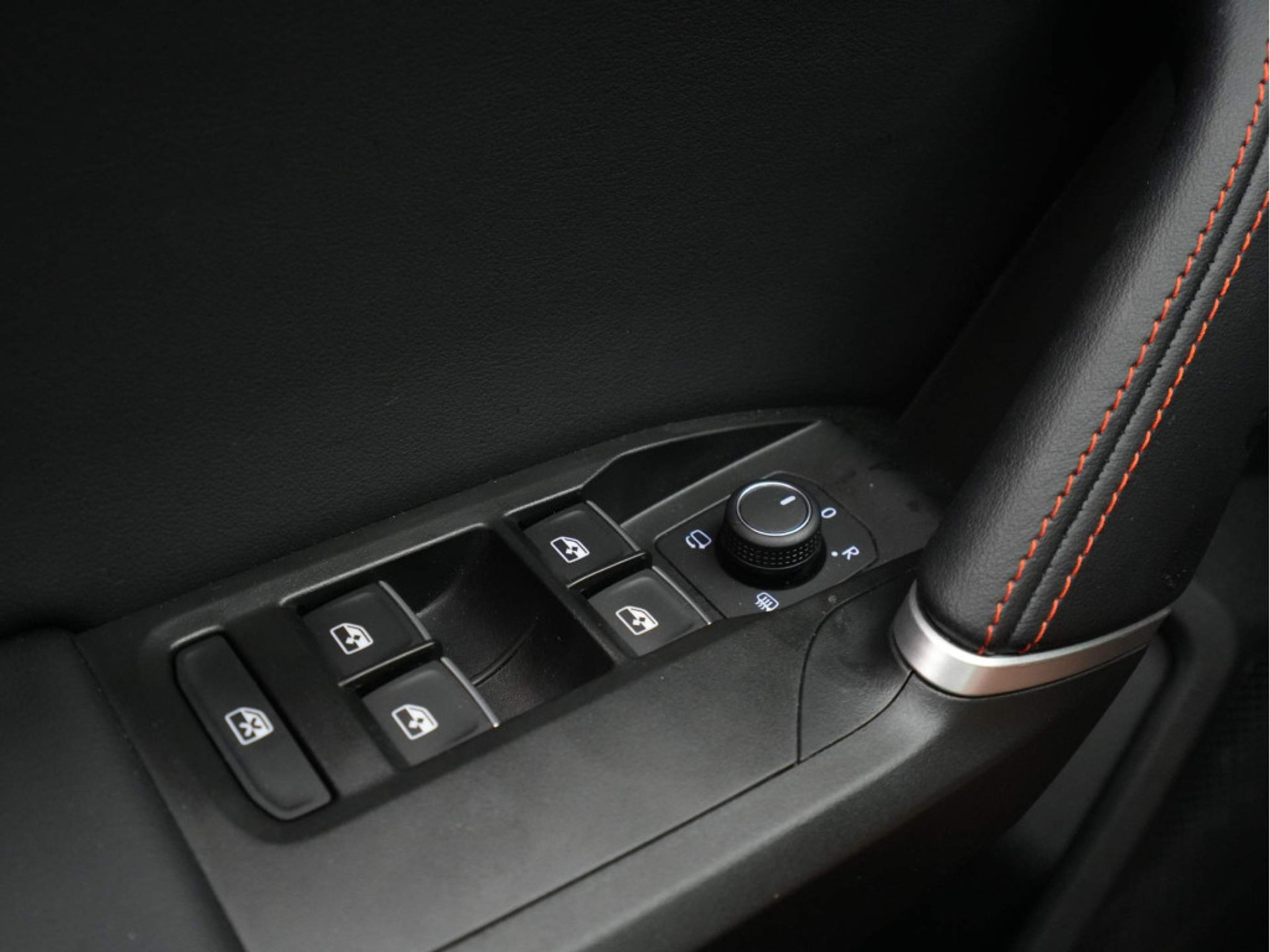 SEAT - Leon 1.0 eTSI FR Business Intense - 2024