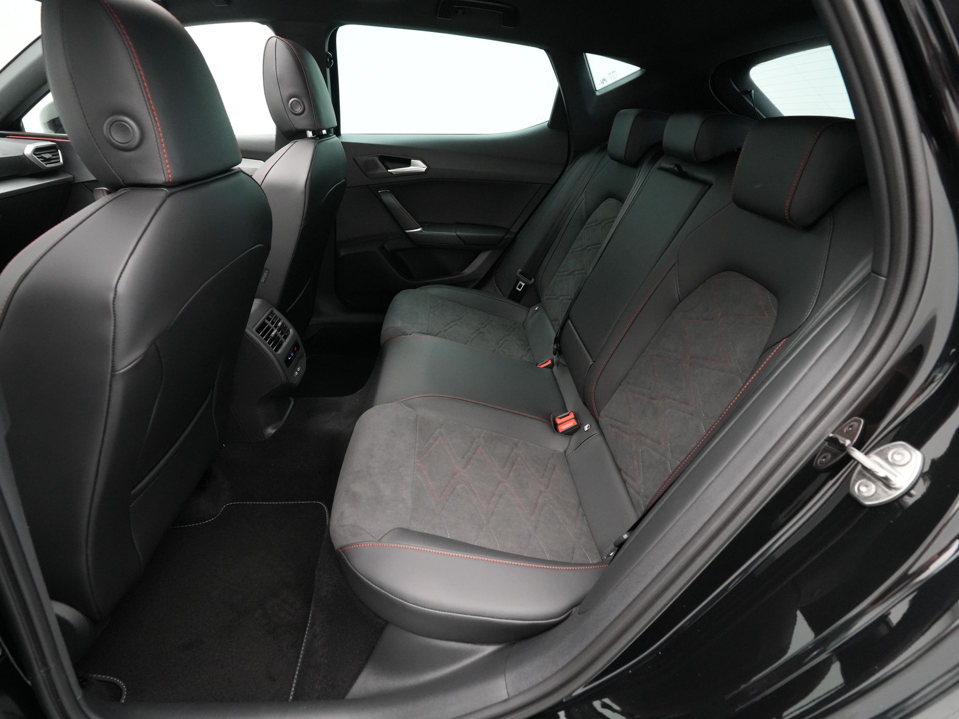 SEAT - Leon 1.5 TSI e-Hybrid FR Business - 2025