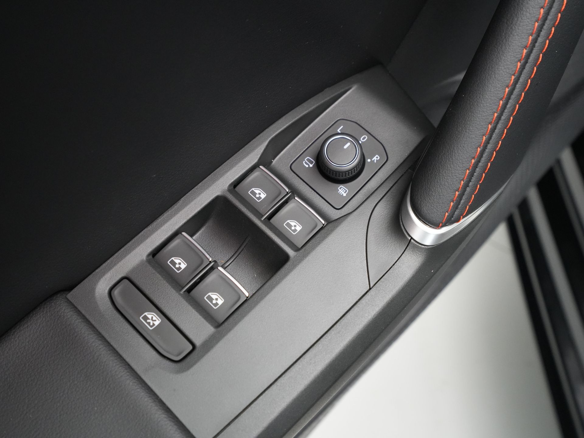 SEAT - Leon 1.5 TSI e-Hybrid FR Business - 2025