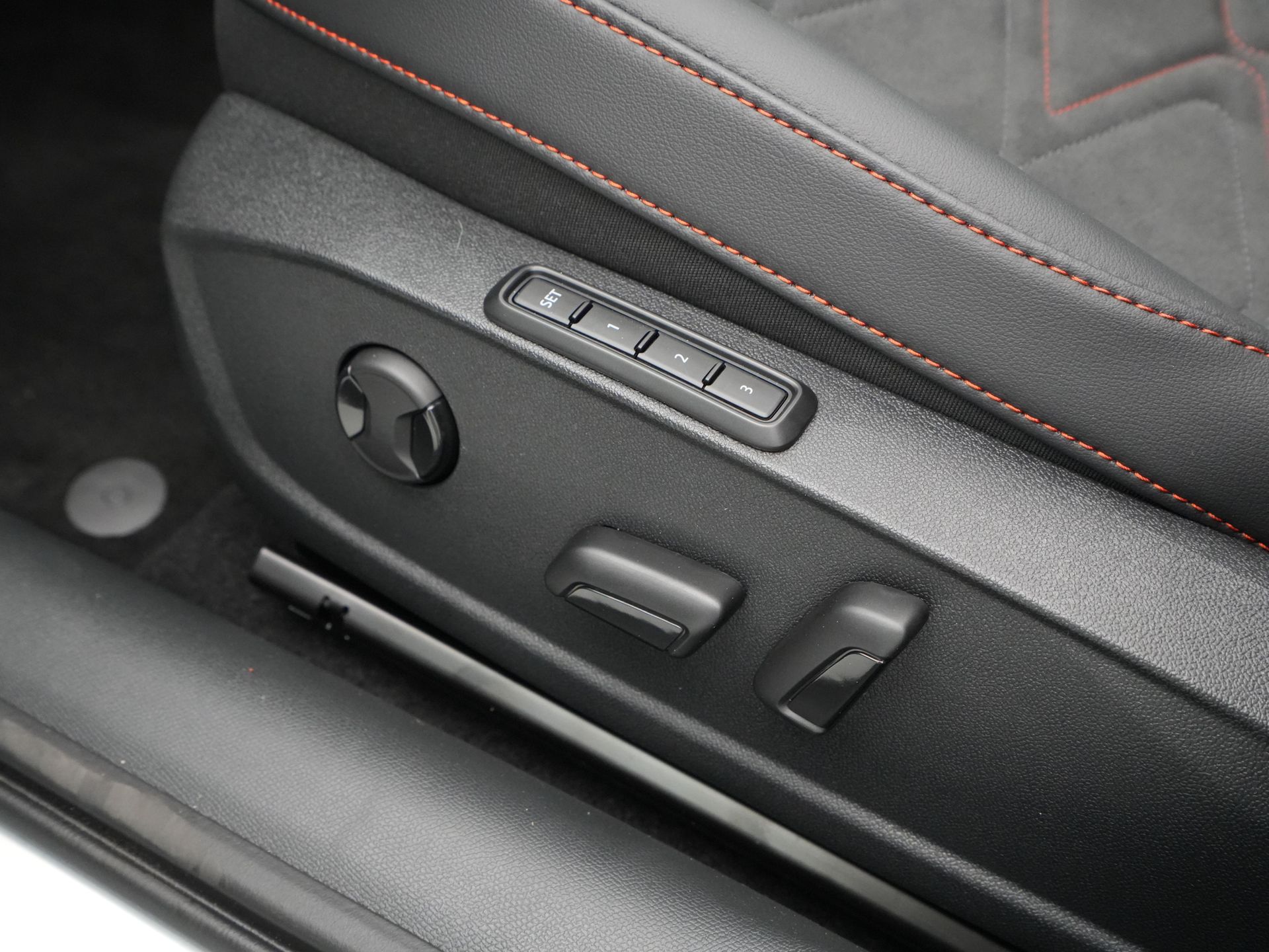 SEAT - Leon 1.5 TSI e-Hybrid FR Business - 2025